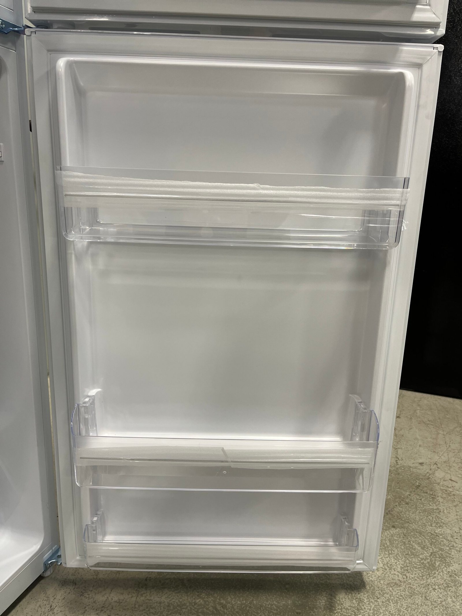 Open-Box-Fridge-Frigidaire-Ffet1222uw-11